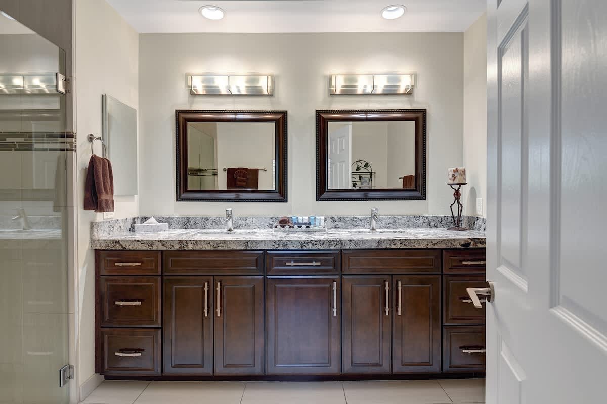 MAIN BATHROOM