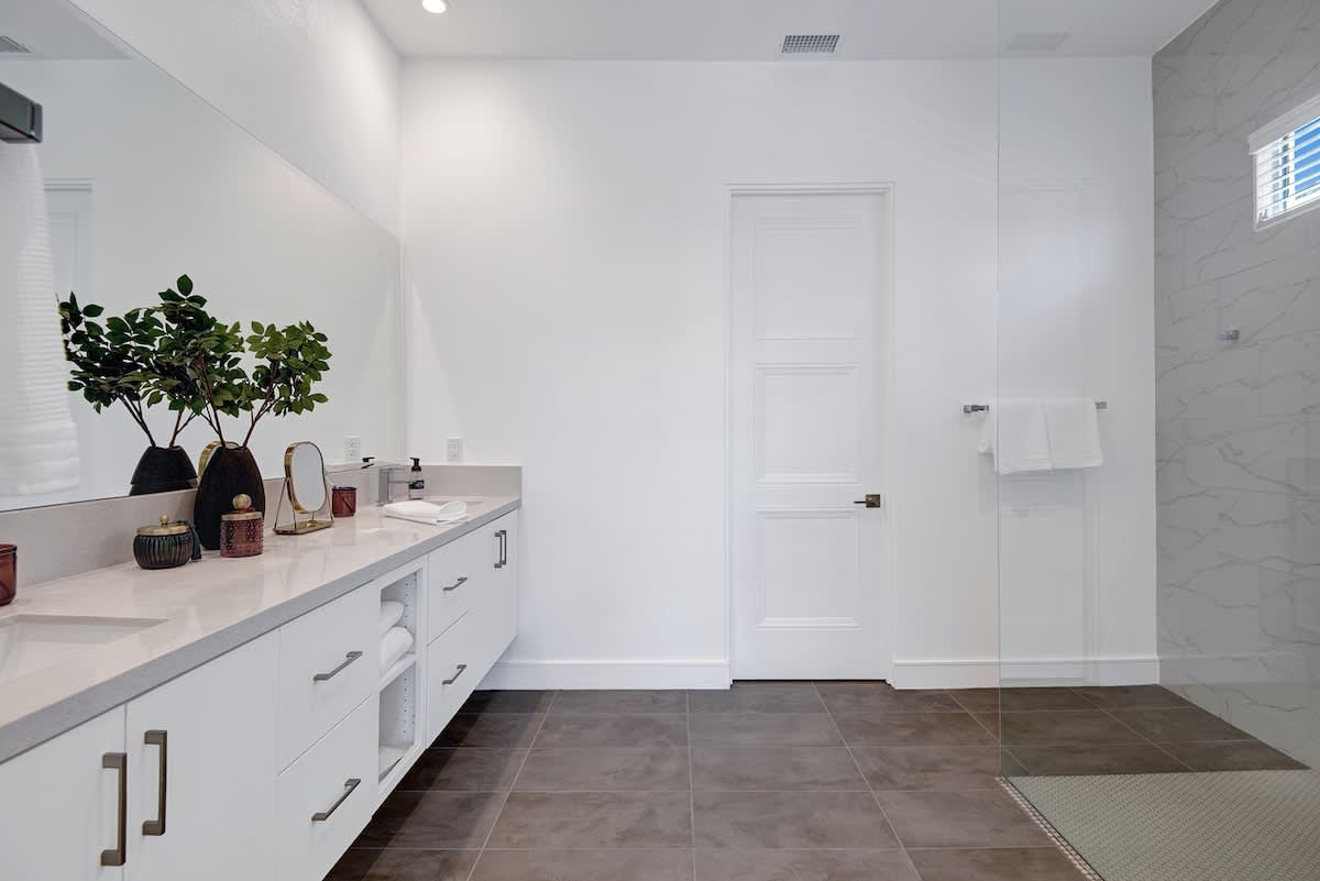 MAIN BATHROOM